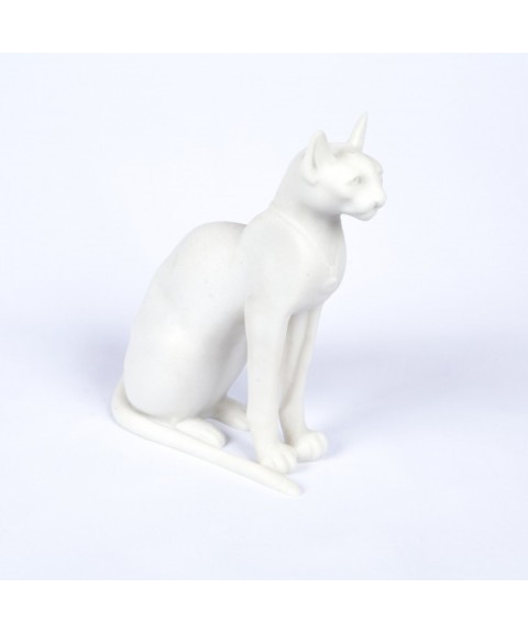 Gato de piedra blanca